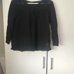 Vila tröja - Storlek: S  Färg: svart. Används endast ett fåtal ggr