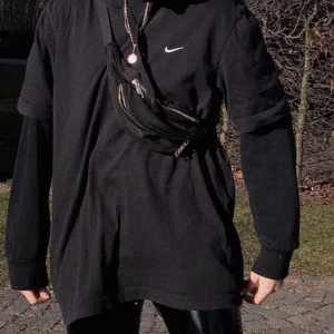 Becknarväska / midjeväska - Liten och smidig väska från Asos. Använd men utan några brister! 