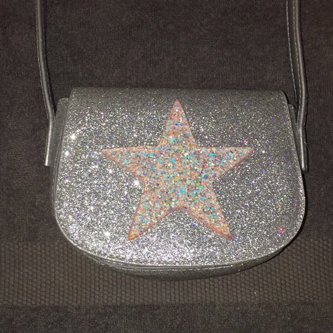 2 glittriga väskor - 91