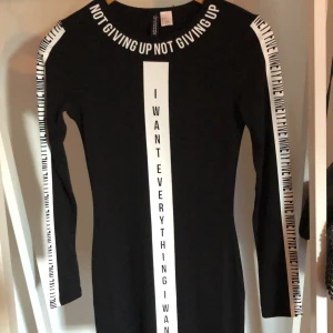 Svart lång klänning  - Tajt svart lång klänning 