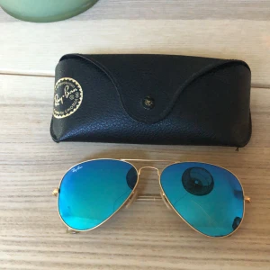 Ray Ban Aviator Large RB 3025 112/17  - Ray Ban Aviator Large RB 3025 112/17! I mycket bra skick! Kan mötas upp i Jönköping, annars står köparen för frakt! 