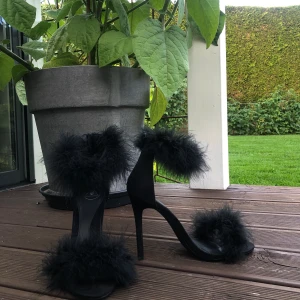 Fluffiga klackskor - Säljer dessa dösnygga klackar från Missguided, eftersom jag inte får användning av dem! Frakt tillkommer