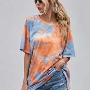 Oversized t-shirt - T-shirt från shein. Storlek S. Två blandade färger orange och baby blue. Nyinköpt, inte använd. Köpare står för frakt.