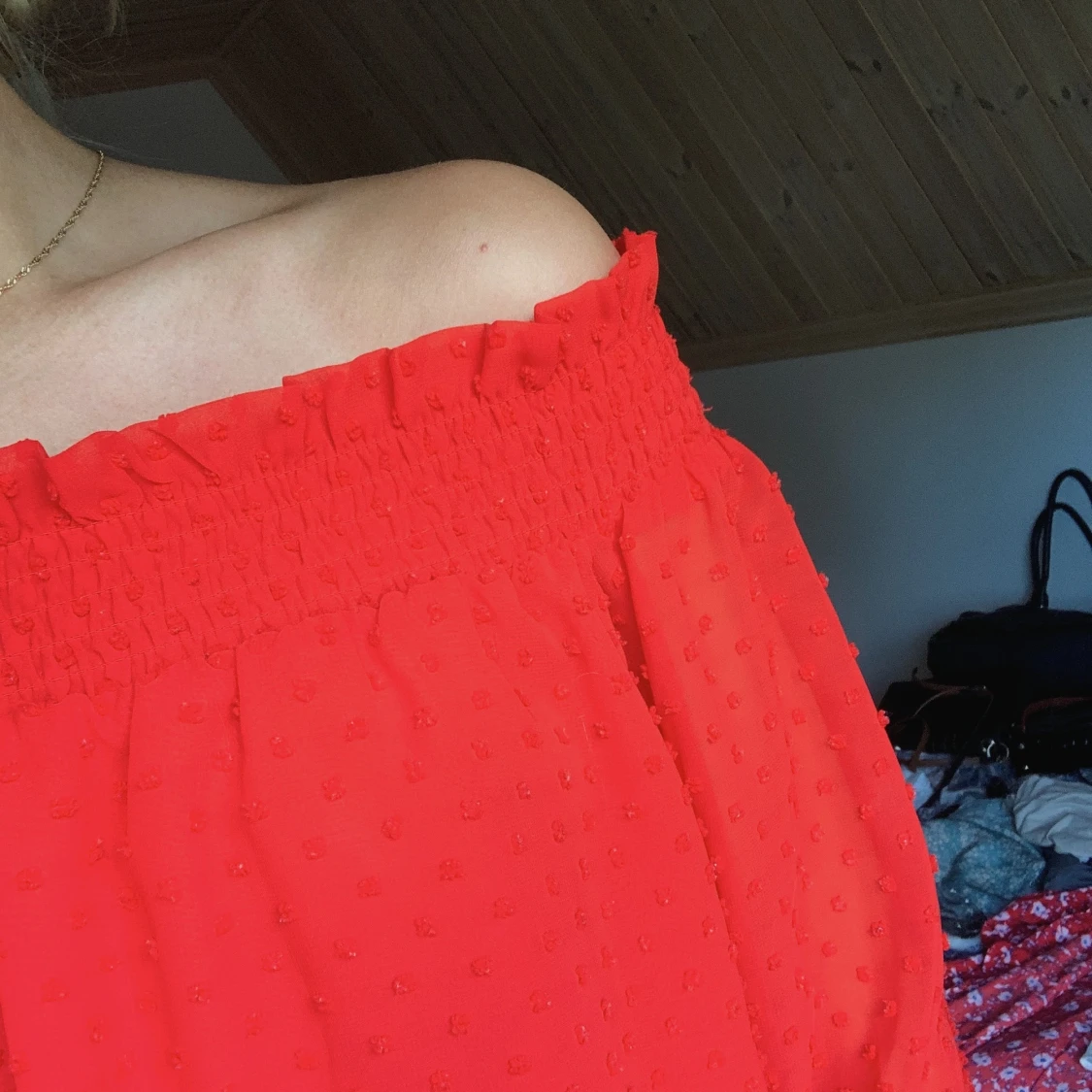 Röd off shoulder-blus - 90