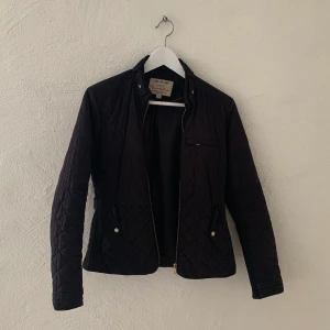 Bondelid jacak - Nypris runt 1200/300. Något slitage på armbågen (se sista bild) men inget man lägger märke till eller som stör, strl 36.