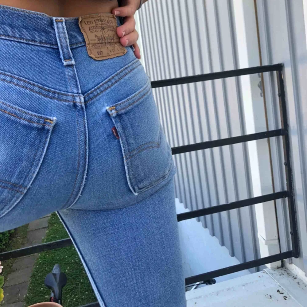 Ett par superfina Levis jeans i storlek 31/30 säljer pga för korta och lite stora i midjan! Passar perfekt för dom som är runt 162 cm lång💘😍 . Jeans & Byxor.