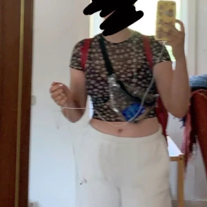 Gina vita mjukis  - Har inte haft så länge så de är fortfarande som ny kvalitet. Finns att hämta i Norrköping men kan frakta om det behövs. 