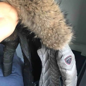  - Använd men i väldigt bra skick, säljer pga att jag har ny vinterjacka 