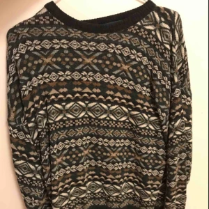  - Stickad tröja i gott skick!