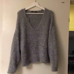  - Supermys tröja, som passar allt från XS-XL beroende på hur den ska sitta. Är oversize på mig som har M!  Köparen står för frakt 💕