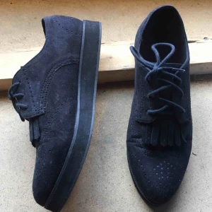  - Supersnygga skor från H&M i storlek 39. Köptes för 249kr. Säljer för 70kr + frakt eller mötas upp i Stockholm