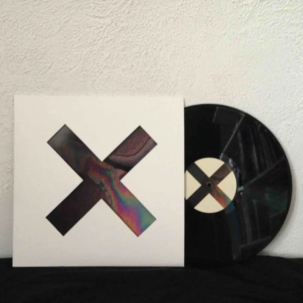  The XX - Coexist vinylskiva, endast spelad få gånger med vinylspelare. som ny! Säljes för att den endast ligger och  samlar damm 😕 frakt tillkommer. Övrigt.