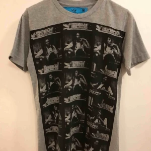  - Bob Marley tee i storlek M. Ny och aldrig använd. Fraktkostnad 18:-