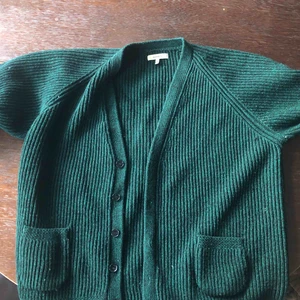  - Whyred mossgrön kofta