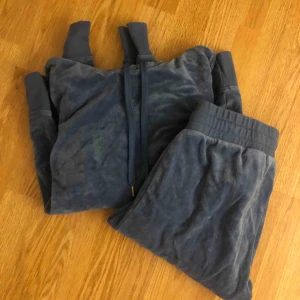  - Blått mjukisset från H&M, använt 2 gånger 