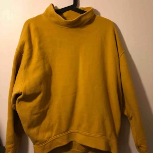  - Sweatshirt från Moss cph :)) jättemysig å varm å fin 