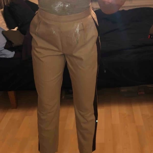  - Byxor från nakd, aldrig använda (endast testade). Passar även en 38