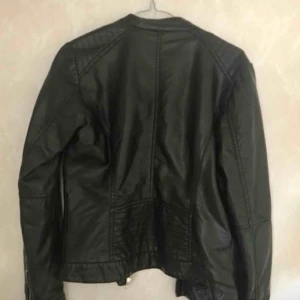  - Imitation skinnjacka vila 