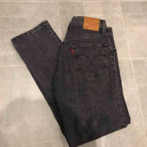  - NYA! Levis Crop 501 Säljes pga fel storlek