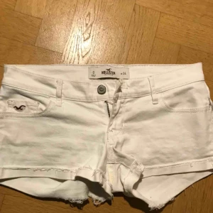  - Vita jeansshorts från hollister