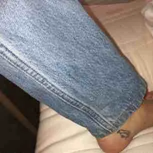 Vintage Levis jeans, endast använda ett par gånger. Passar en person som har storlek XS-S. Jeans & Byxor.