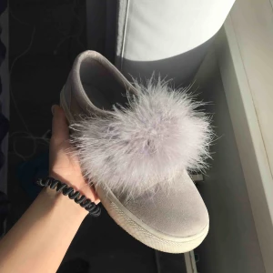  - Dessa skorna med fluff på sig, bra skick, men använda.