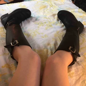  - Johnny Bulls stövlar i storlek 38, helsvarta och bara använd ett fåtal gånger, har tyvärr inte kvar kvittot eller skokartongen, kan skicka flera bilder via DM.   Frakt tillkommer 