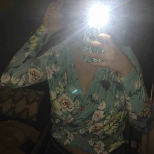  - Topp från Nelly som jag säljer för att jag aldrig använder den. Köparen står för frakten.