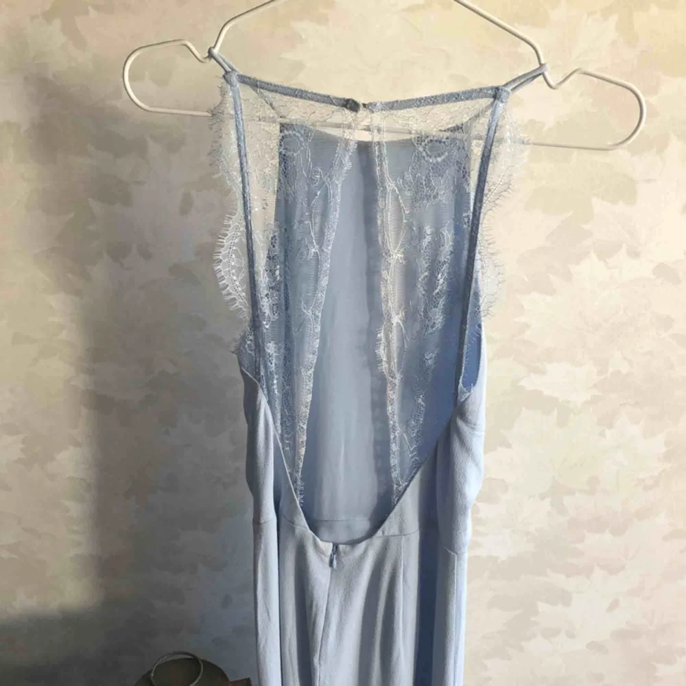 Jättefin klänning från märket Samsøe samsøe i storlek XS. Använd 2 gånger. Nypris 999 kr. Klänningar.