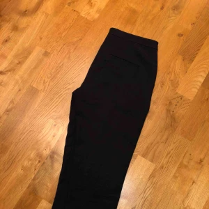  - Kostymbyxor från Selected Femme