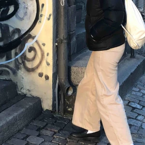  - Säljer ett par jeans från weekday i modellen ACE💕  Kan frakta mot fraktkostnad! 