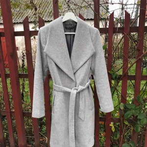  - Grå yllekappa fint skick Skickas mot frakt 