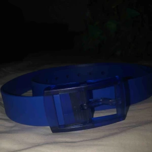  - Jätte fint blått skärp i bra kvalité💙