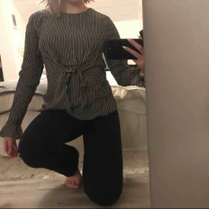  - Superfin blus från Zara! Aldrig använd! Sälj pga ångrat köp. Köparen står för frakten på 36:- & betalning sker via swish! 💕