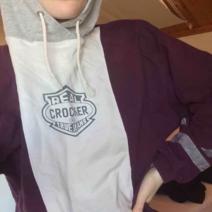  - Hoodie! Köparen står för frakt:)