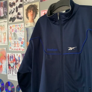 Reebook kofta - Reebook kofta i storlek L men passar som en XL💕