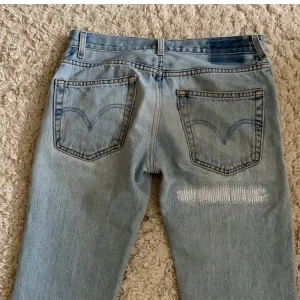 Jeans färgade jeans - Unika jeans som är extremt coola! Väldigt snygg passform😍❤️ 