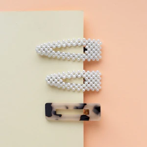 Hårspännen - Jättefina hårspännen helt nya och oanvända! 3-5 cm stora. 60kr st!