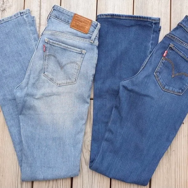 Säljer min Levis bootcut jeans i storlek 25. Dem är köpta i Levis butik. Inprincip oanvända (cirka 2 gånger).  Frakt kommet tillkomma!!! KÖPT ÄR KÖPT, INGEN ÅNGERRÄTT!!! Enbart dem mörkblåa! . Jeans & Byxor.