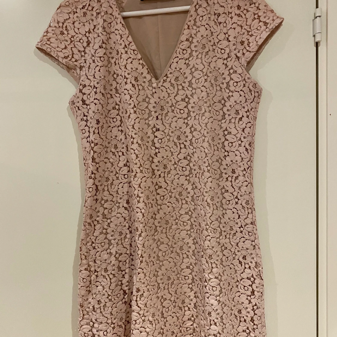 Rosa klänning i spets från zara, Small