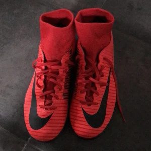 Nike futsalskor - Knappt använda futsalskor från nike. Jättebra skick.