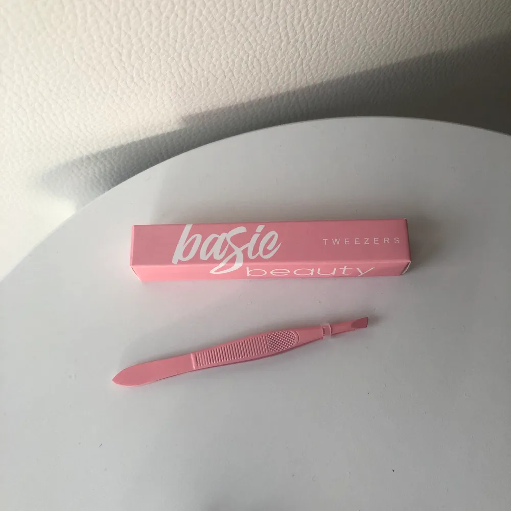 NY! Basic Beauty pincett, värde 190 kr. Övrigt.