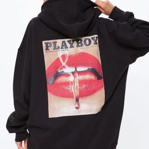 Playboy hoodie - En oversized hoodie i storlek 36. Fint skick då den är använd ett fåtal gånger. Köparen står för frakten, buda!