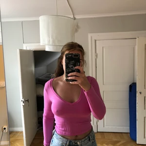 Rosa croptop - Superfin rosa croptop i väldigt skönt material från Carlings.