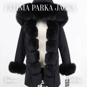 Fatima parka jacka  - säljer nu min Fatima parka jacka, som är använd 1 vinter. jackan är i storlek S men kan även passa en Xs. köptes för 4000 och säljer nu min för 2500. ( priset kan även diskuteras för vill bli av med den snabbt) så buda från 2200! puss ✨
