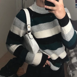 Rutig Tröja i XS -NaKd - Skön stickad tröja i höstiga färger i XS från Nakd. Använd en gång och säljs för kommer de inte till användning. ✨