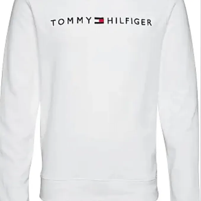 As snygg Tommy hilfiger sweatshirt  köpt för 500kr😌 ❗️många intresserade❗️. Hoodies.