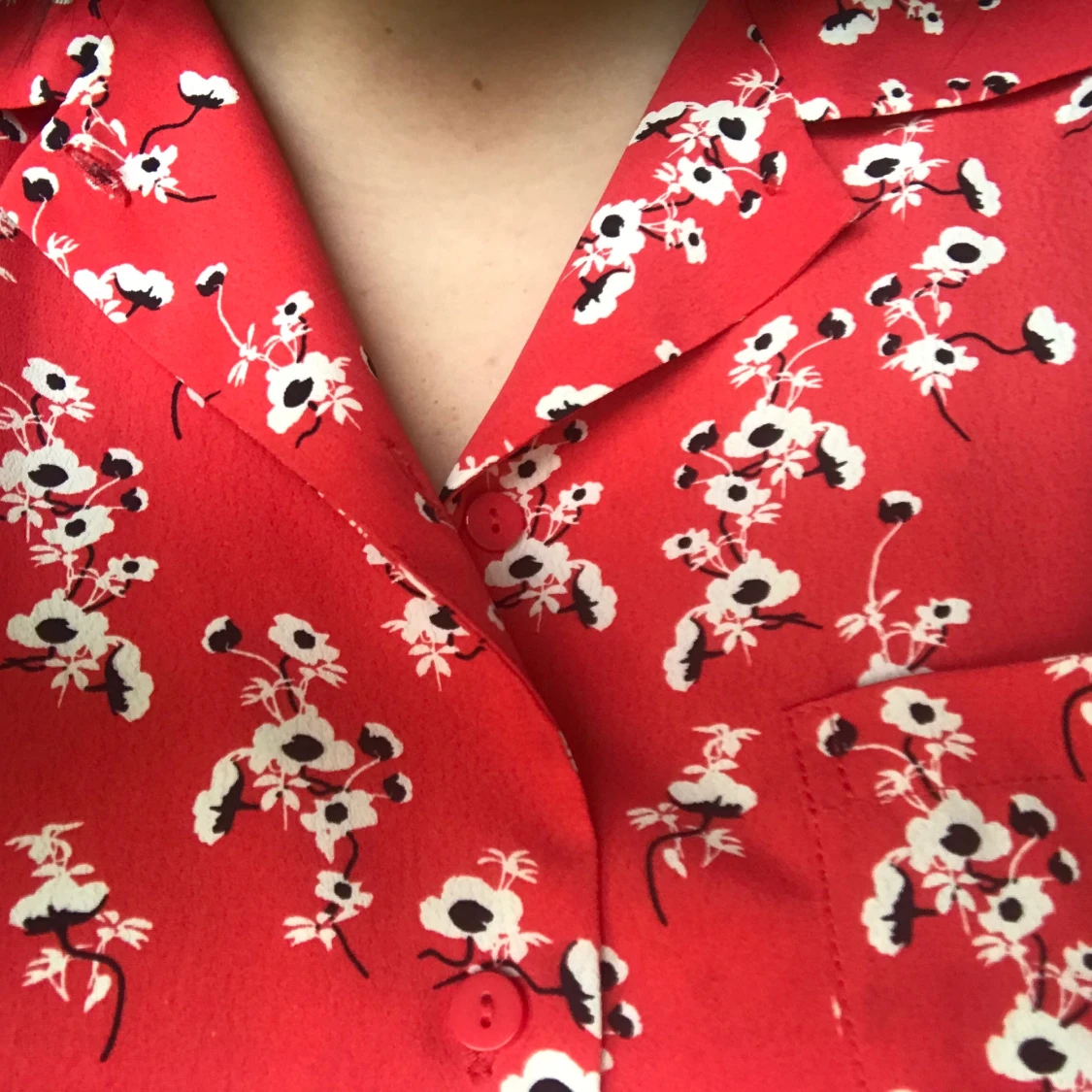 Härlig blommig skjorta! - 90