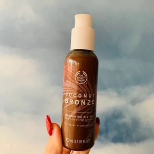 Skimmerolja - Kroppsolja från the body shop. Oöppnad. Nypris 195kr Gör att huden blir skimrig vid användning. 