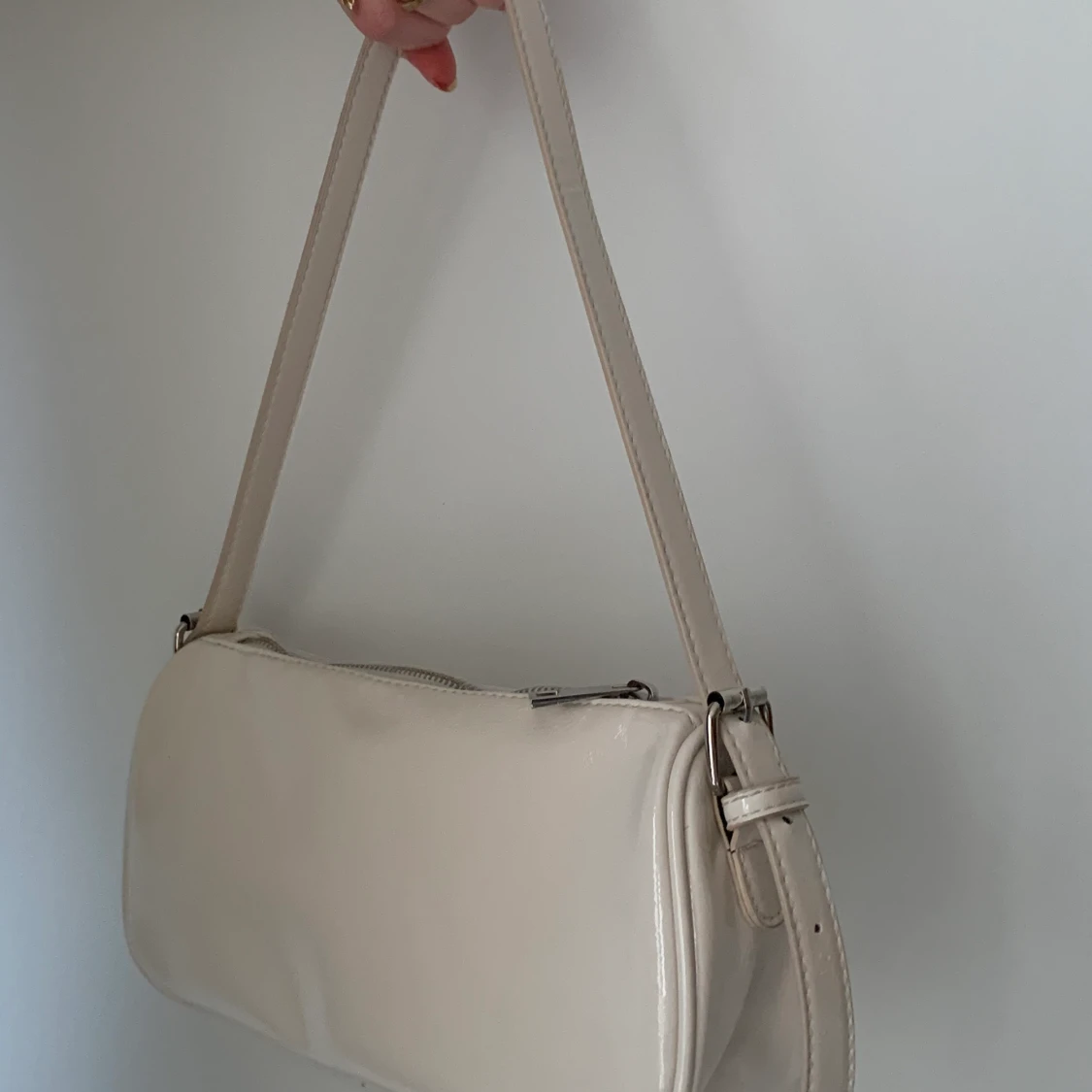 Beige lackväska - 90